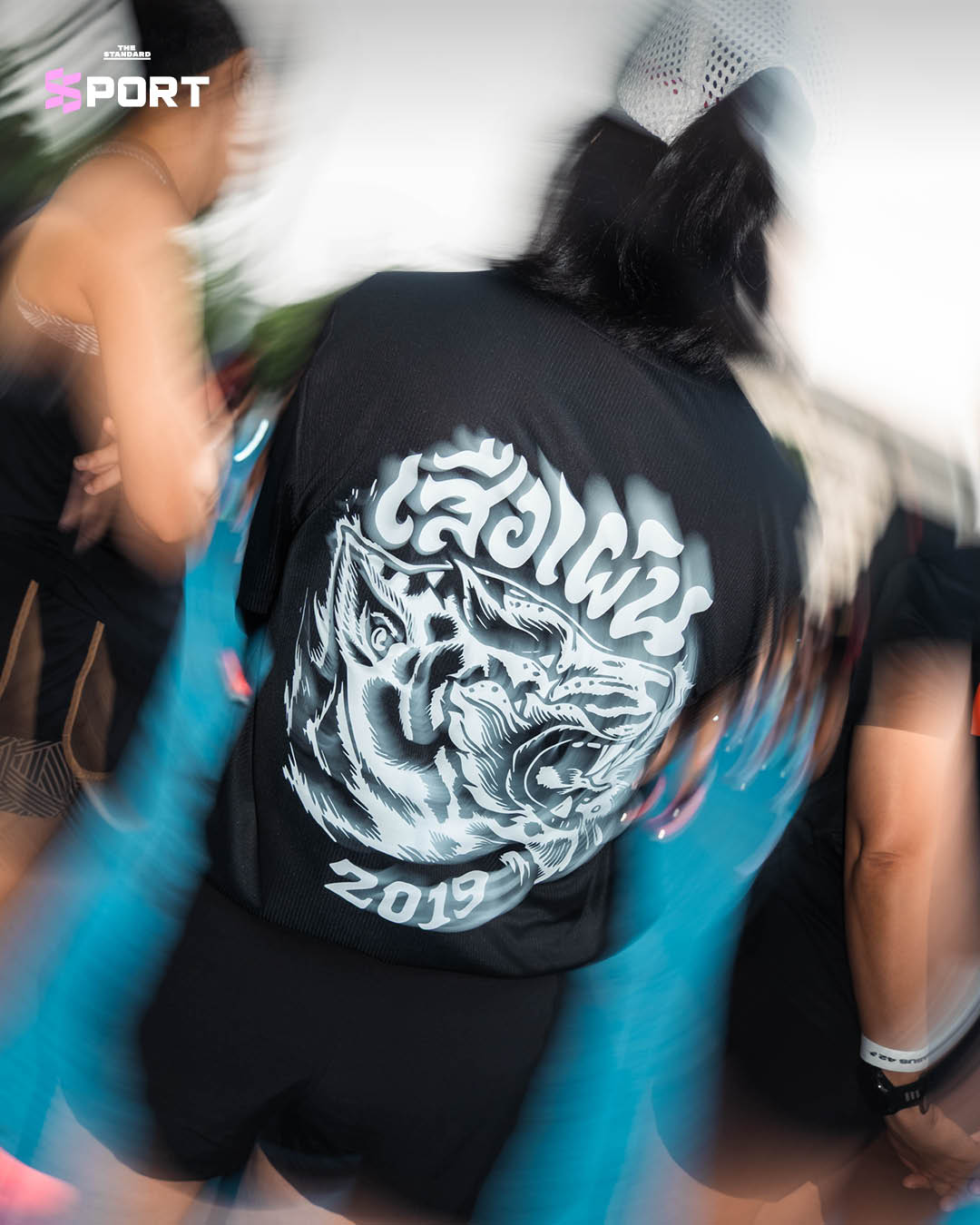 ภาพกิจกรรม FULL HORSE POWER แสดงรองเท้า Nike Pegasus 42 ในการแข่งวิ่ง 200 เมตรบนจุดออกตัวแบบม้าแข่ง 10