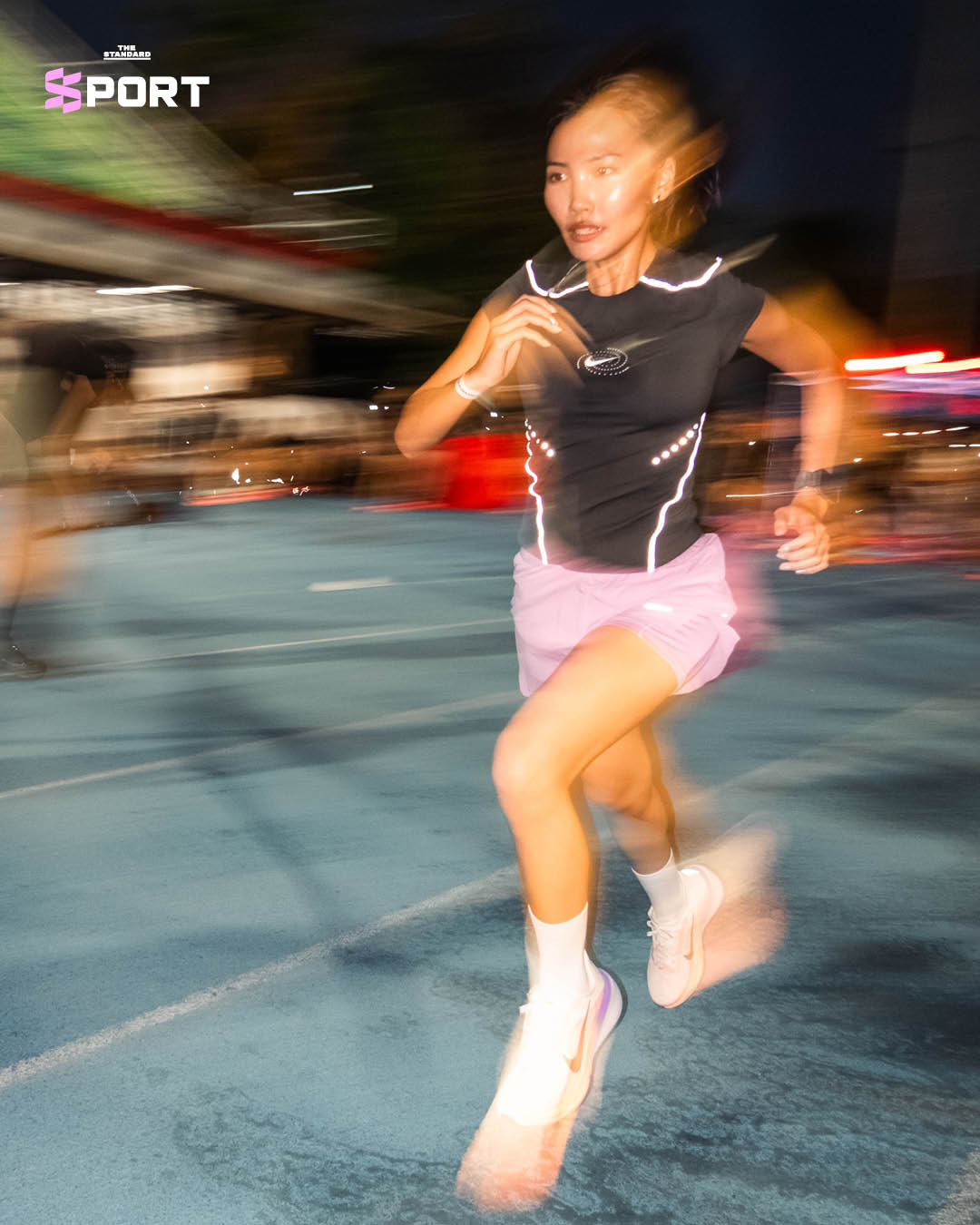 ภาพกิจกรรม FULL HORSE POWER แสดงรองเท้า Nike Pegasus 42 ในการแข่งวิ่ง 200 เมตรบนจุดออกตัวแบบม้าแข่ง 2