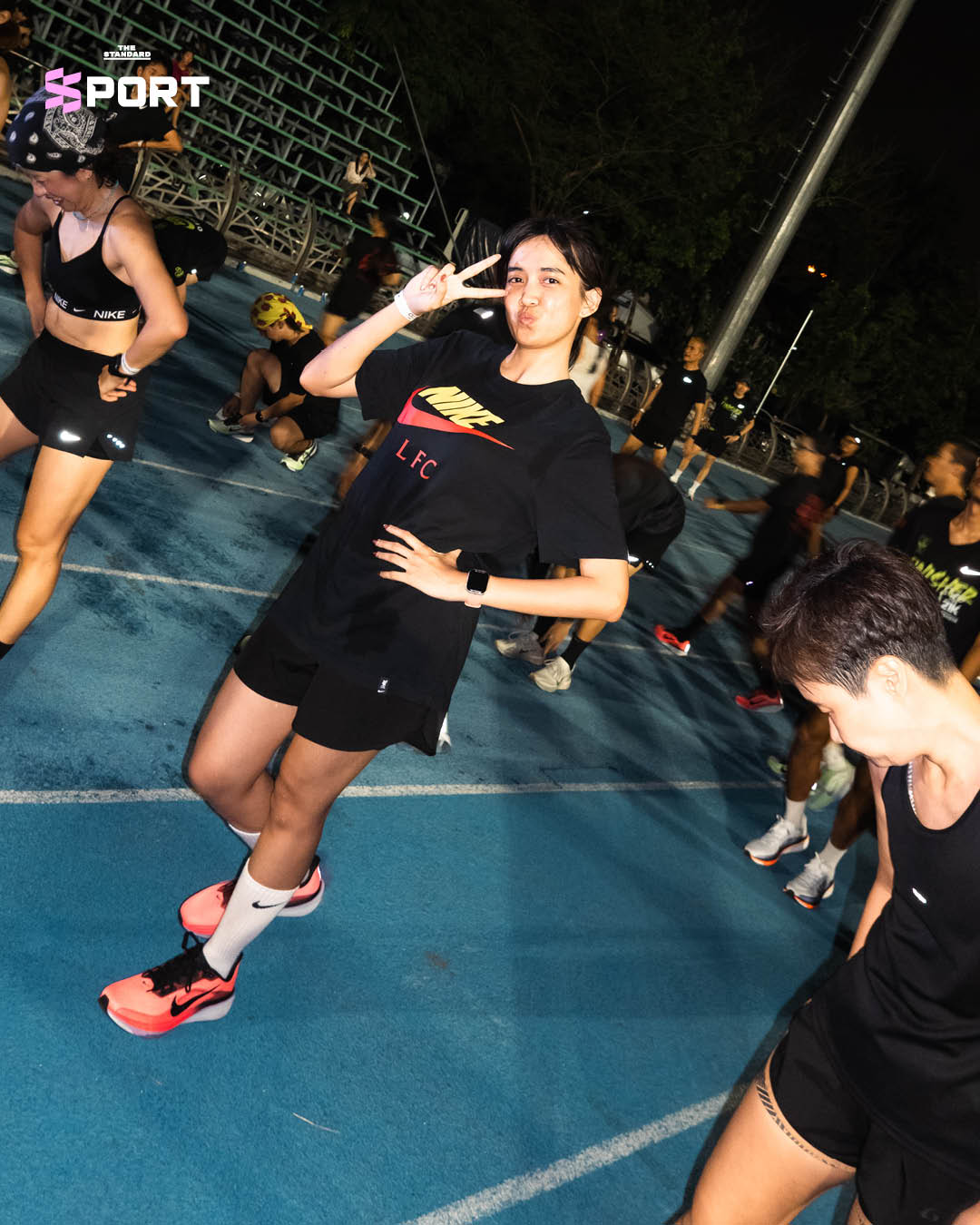 ภาพกิจกรรม FULL HORSE POWER แสดงรองเท้า Nike Pegasus 42 ในการแข่งวิ่ง 200 เมตรบนจุดออกตัวแบบม้าแข่ง 4