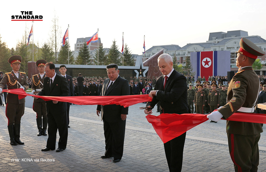 คิม จองอึน ผู้นำเกาหลีเหนือ ร่วมพิธีเปิดพิพิธภัณฑ์รำลึกทหาร เกาหลีเหนือ ที่เสียชีวิตในสงคราม ยูเครน ณ กรุงเปียงยาง 4