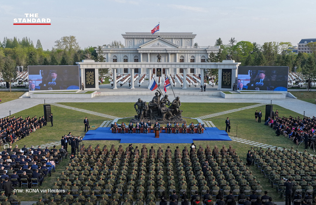 คิม จองอึน ผู้นำเกาหลีเหนือ ร่วมพิธีเปิดพิพิธภัณฑ์รำลึกทหาร เกาหลีเหนือ ที่เสียชีวิตในสงคราม ยูเครน ณ กรุงเปียงยาง 5