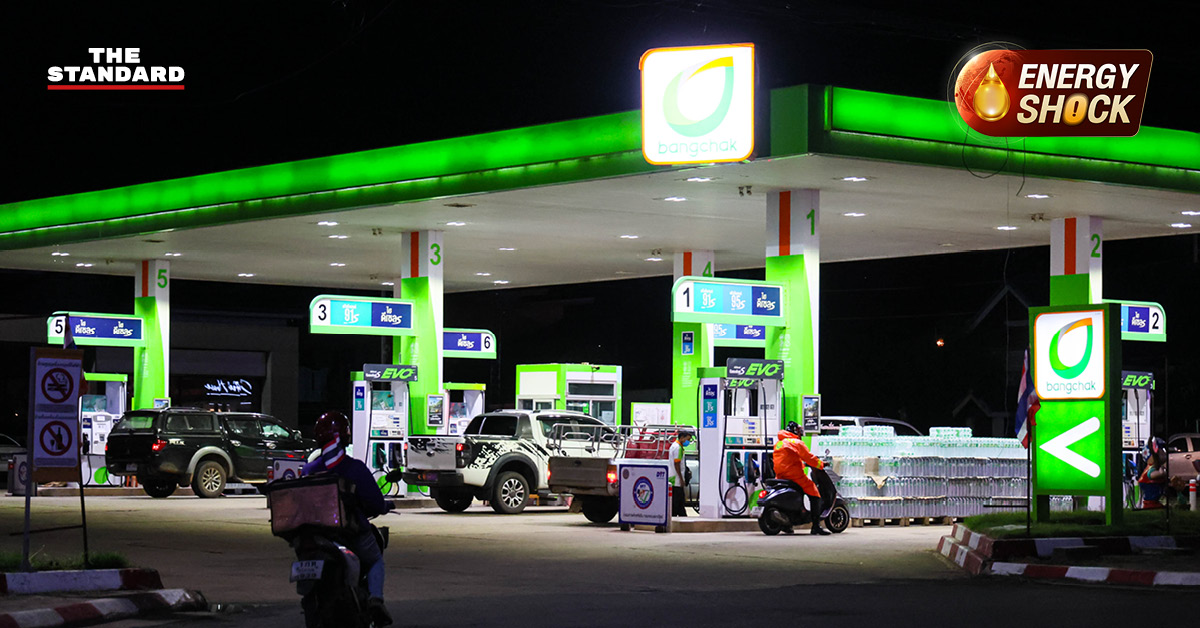 ภาพอินโฟกราฟิกแสดง ครม. อนุมัติให้ สกนช. กู้เงิน 2 หมื่นล้านบาท เพื่อเสริมสภาพคล่องกองทุนน้ำมัน พยุงราคาพลังงาน