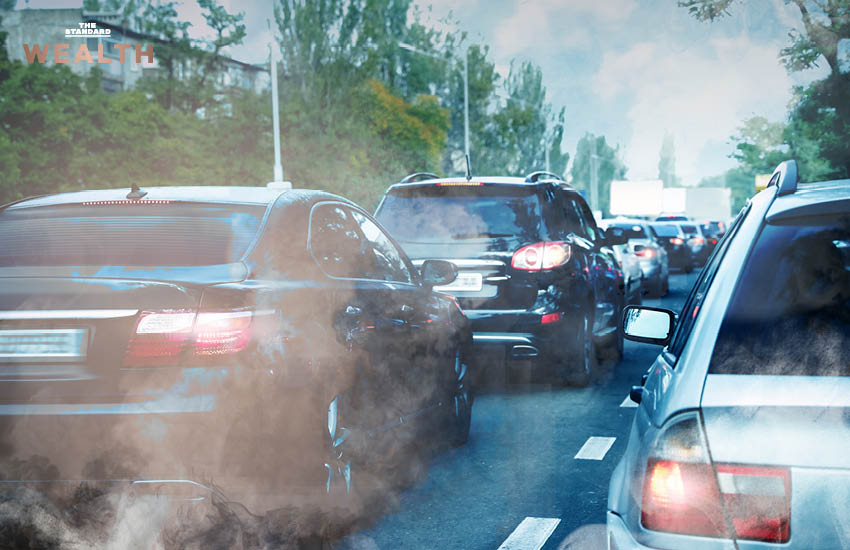 ภาพรถยนต์ไฟฟ้าและรถยนต์ไฮบริด พร้อมภาพประกอบโครงการ ‘รถเก่าแลกรถใหม่’ เพื่อลดฝุ่น PM2.5 2