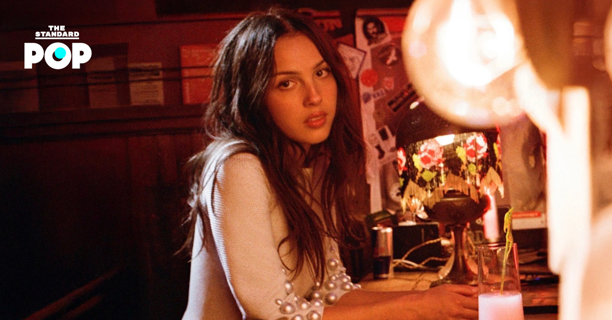 Olivia Rodrigo (โอลิเวีย โรดริโก) โปรโมทเพลงใหม่ 'drop dead'