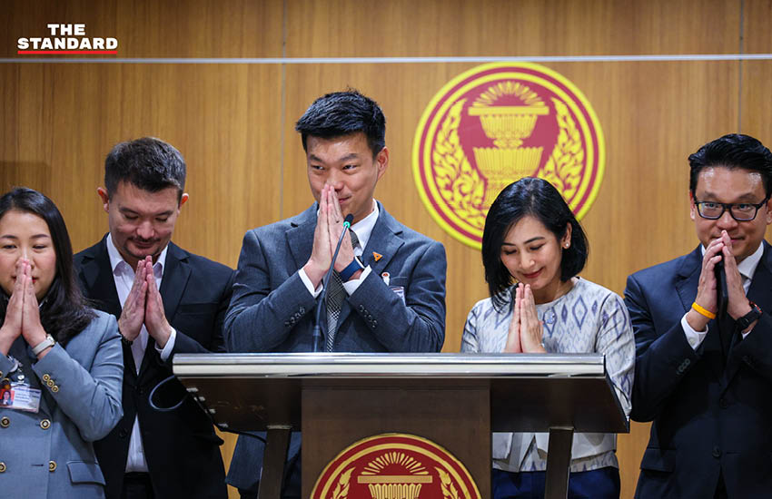 ภาพการแถลงข่าวของพรรคร่วมฝ่ายค้านยกระดับฝุ่น PM2.5 เป็นวิกฤตสุขภาพแห่งชาติ 2