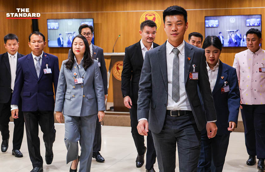 ภาพการแถลงข่าวของพรรคร่วมฝ่ายค้านยกระดับฝุ่น PM2.5 เป็นวิกฤตสุขภาพแห่งชาติ 6