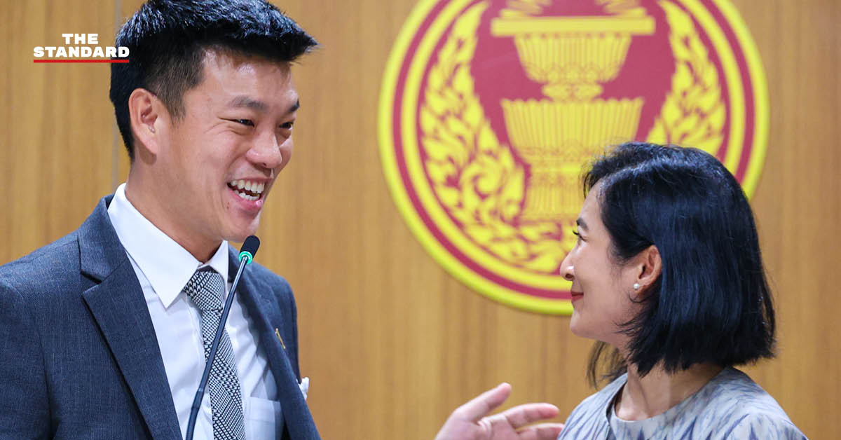 ภาพการแถลงข่าวของพรรคร่วมฝ่ายค้านยกระดับฝุ่น PM2.5 เป็นวิกฤตสุขภาพแห่งชาติ