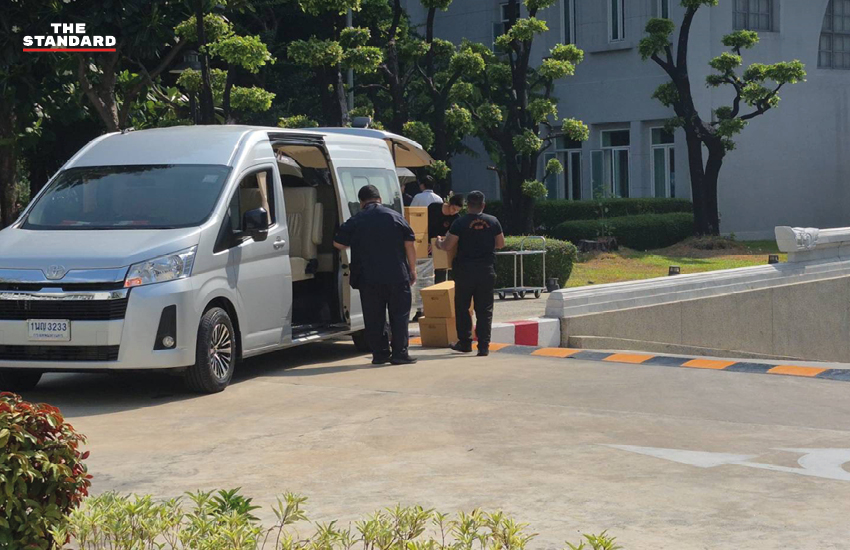 เจ้าหน้าที่ ป.ป.ช. ขนสำนวนคดี 44 อดีต สส.ก้าวไกล เข้า ศาลฎีกา กรณีเสนอแก้ มาตรา 112 1