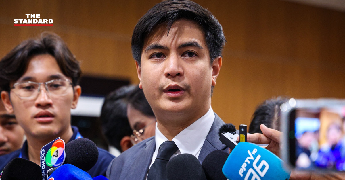 พริษฐ์ วัชรสินธุ สส. พรรคประชาชน แถลงข่าวถึงจุดยืนการทำงานของ สส. 10 คน กรณีคดี 44 อดีต สส.