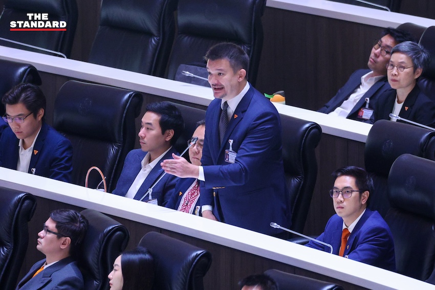 ภาพบรรยากาศการประชุมสภาผู้แทนราษฎรเพื่อแถลงนโยบายรัฐบาลวันที่สอง 16