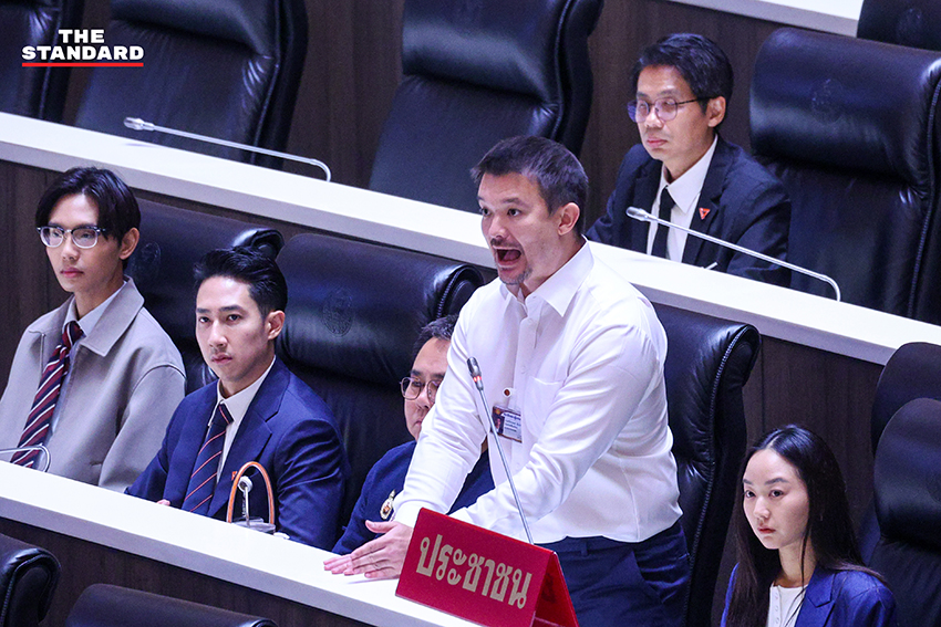 ภาพ สส. 4 พรรคการเมืองร่วมกันแถลงข่าวญัตติด่วนเพื่อกู้สถานการณ์ฝุ่น PM 2.5 ในภาคเหนือและเร่งผลักดันร่าง พ.ร.บ. อากาศสะอาด 1