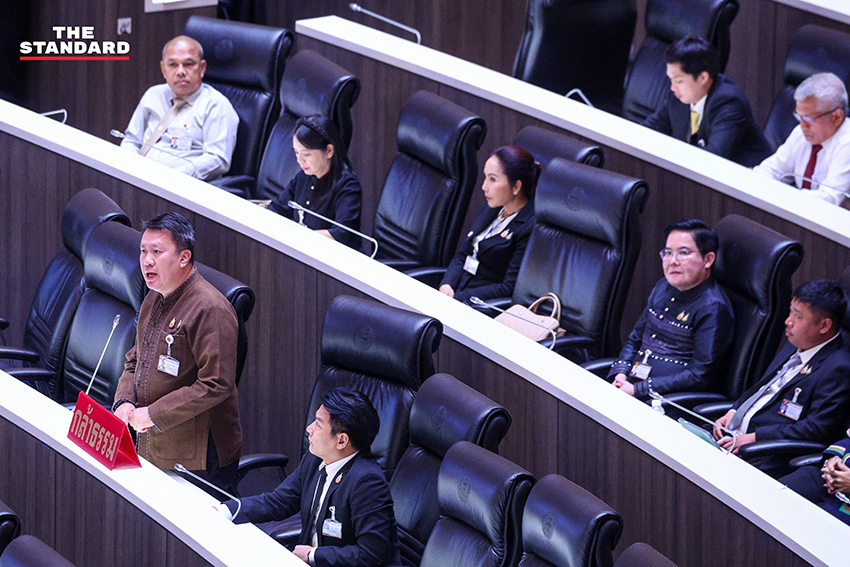ภาพ สส. 4 พรรคการเมืองร่วมกันแถลงข่าวญัตติด่วนเพื่อกู้สถานการณ์ฝุ่น PM 2.5 ในภาคเหนือและเร่งผลักดันร่าง พ.ร.บ. อากาศสะอาด 5