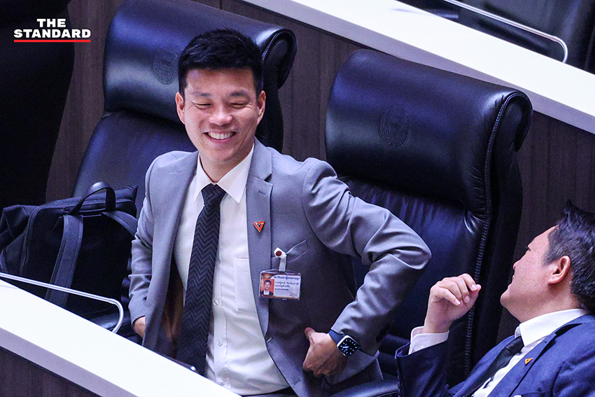 ภาพ สส. 4 พรรคการเมืองร่วมกันแถลงข่าวญัตติด่วนเพื่อกู้สถานการณ์ฝุ่น PM 2.5 ในภาคเหนือและเร่งผลักดันร่าง พ.ร.บ. อากาศสะอาด 6