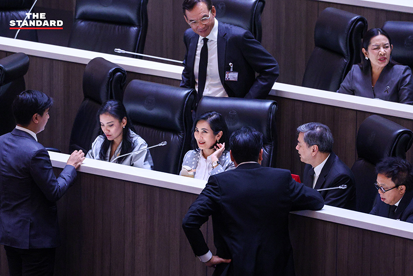 ภาพ สส. 4 พรรคการเมืองร่วมกันแถลงข่าวญัตติด่วนเพื่อกู้สถานการณ์ฝุ่น PM 2.5 ในภาคเหนือและเร่งผลักดันร่าง พ.ร.บ. อากาศสะอาด 8