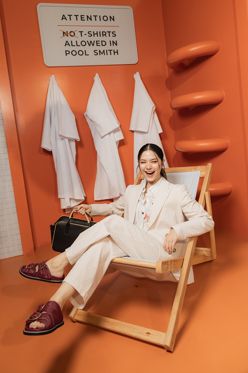 ภาพบรรยากาศงานเปิดตัวคอลเล็กชัน Paul Smith Spring/Summer 2026 ริมสระน้ำสุดสดใส 4