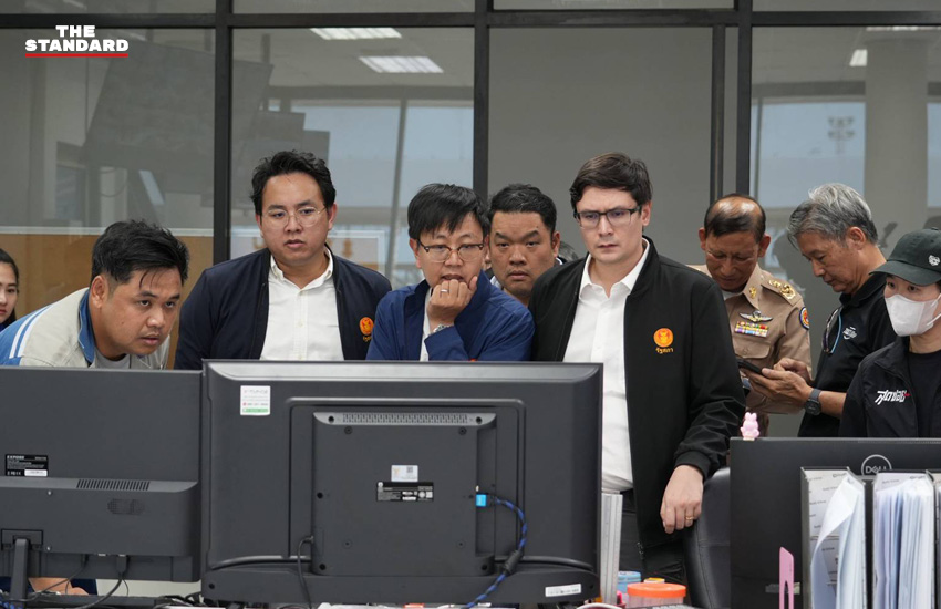 ภาพ สส. รังสิมันต์ โรม และ สส. ศุภโชติ ไชยสัจ จากพรรคประชาชน ตรวจสอบคลังน้ำมัน ‘เสี่ยตือ’ ที่เพชรบุรี 5