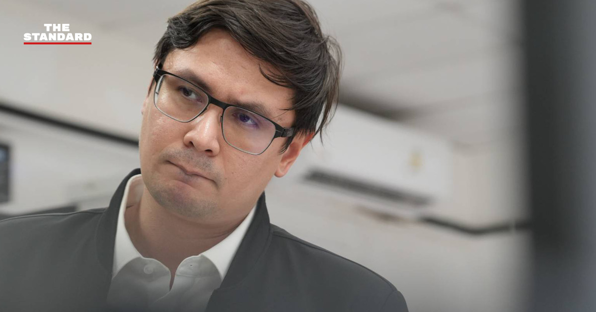 ภาพ สส. รังสิมันต์ โรม และ สส. ศุภโชติ ไชยสัจ จากพรรคประชาชน ตรวจสอบคลังน้ำมัน ‘เสี่ยตือ’ ที่เพชรบุรี