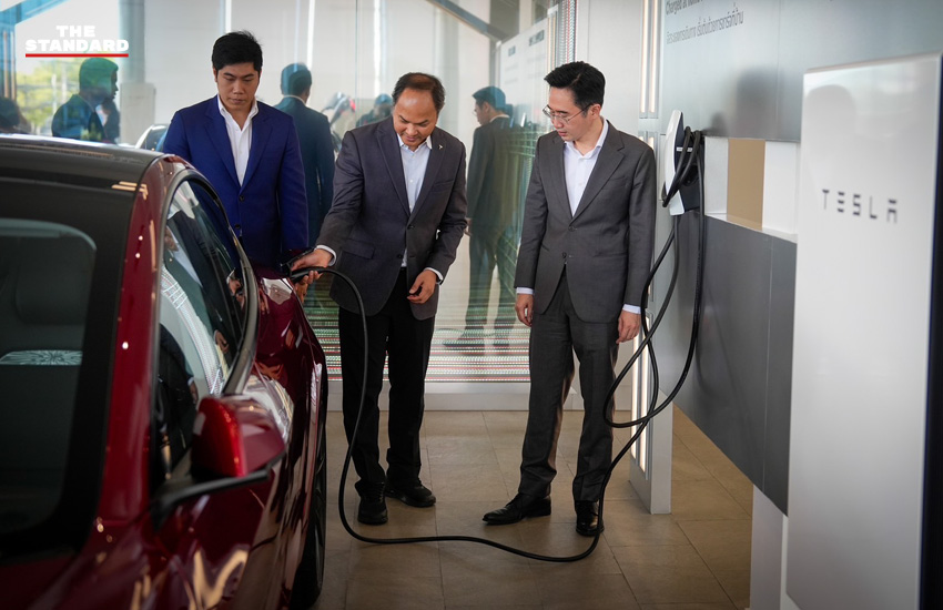 ศ.ดร.ยศชนัน วงศ์สวัสดิ์ และตัวแทนพรรคเพื่อไทย หารือกับผู้บริหาร Tesla เรื่อง Physical AI 4
