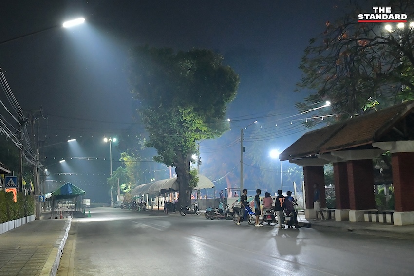 ภาพสถานการณ์ฝุ่น PM 2.5 ในพื้นที่อำเภอเมืองพิษณุโลก ซึ่งอยู่ในระดับ 'สีแดง' และมีค่า AQI สูงถึง 160 3