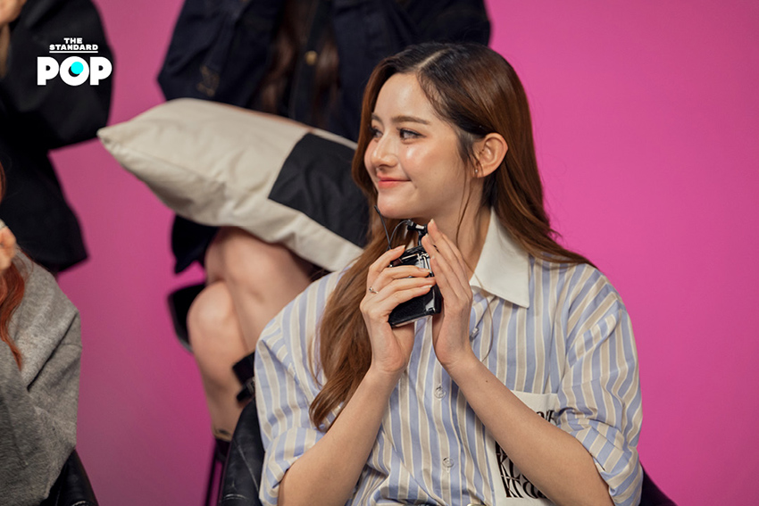 ภาพเบื้องหลังการถ่ายทำเกม PICK A CARD ของ 6 นักแสดงสาวจากซีรีส์ Girl Rules 11