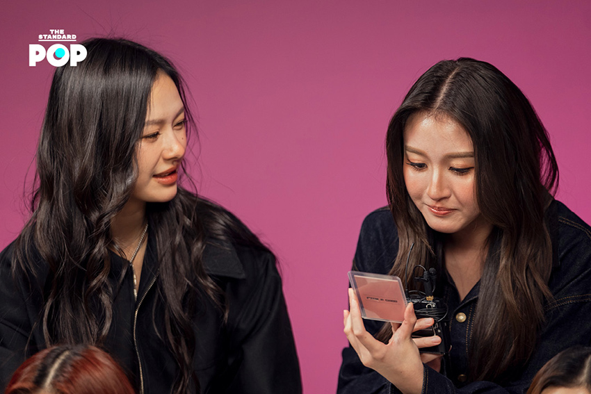 ภาพเบื้องหลังการถ่ายทำเกม PICK A CARD ของ 6 นักแสดงสาวจากซีรีส์ Girl Rules 13