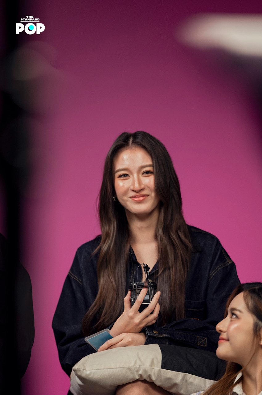 ภาพเบื้องหลังการถ่ายทำเกม PICK A CARD ของ 6 นักแสดงสาวจากซีรีส์ Girl Rules 14