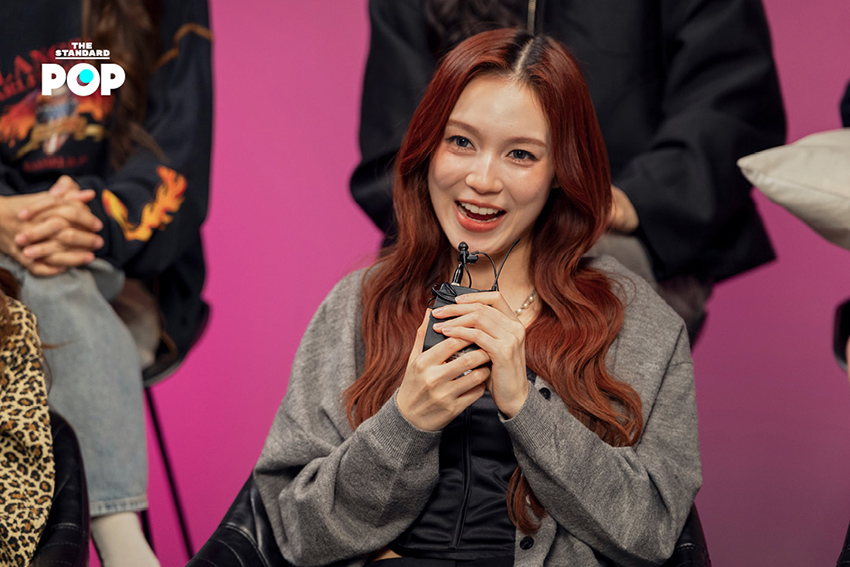 ภาพเบื้องหลังการถ่ายทำเกม PICK A CARD ของ 6 นักแสดงสาวจากซีรีส์ Girl Rules 2