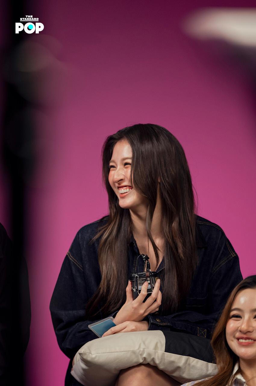 ภาพเบื้องหลังการถ่ายทำเกม PICK A CARD ของ 6 นักแสดงสาวจากซีรีส์ Girl Rules 4