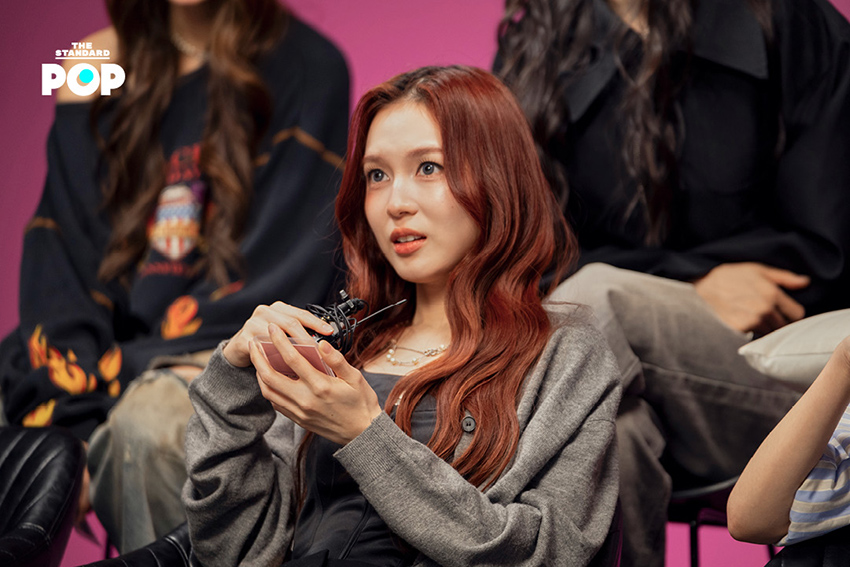 ภาพเบื้องหลังการถ่ายทำเกม PICK A CARD ของ 6 นักแสดงสาวจากซีรีส์ Girl Rules 8