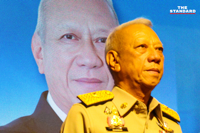 พิพัฒน์ รัชกิจประการ และ 3 รมช.ใหม่ สักการะสิ่งศักดิ์สิทธิ์ กระทรวงคมนาคม วันแรกเข้ารับตำแหน่ง 2