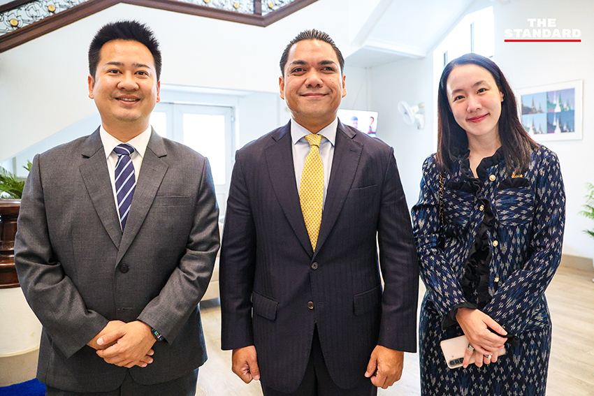 พิพัฒน์ รัชกิจประการ และ 3 รมช.ใหม่ สักการะสิ่งศักดิ์สิทธิ์ กระทรวงคมนาคม วันแรกเข้ารับตำแหน่ง 5