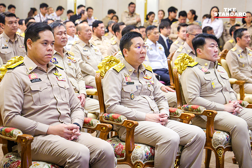 พิพัฒน์ รัชกิจประการ และ 3 รมช.ใหม่ สักการะสิ่งศักดิ์สิทธิ์ กระทรวงคมนาคม วันแรกเข้ารับตำแหน่ง 6