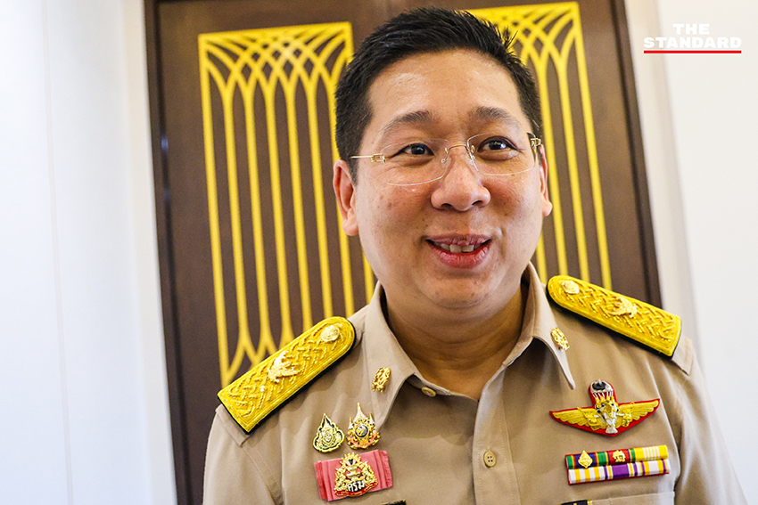 พิพัฒน์ รัชกิจประการ และ 3 รมช.ใหม่ สักการะสิ่งศักดิ์สิทธิ์ กระทรวงคมนาคม วันแรกเข้ารับตำแหน่ง 7