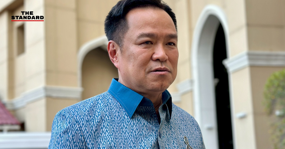 อนุทิน ชาญวีรกูล นายกรัฐมนตรี เดินออกจากทำเนียบรัฐบาล เตรียมประชุม ครม. นัดแรก หลังแถลงนโยบายรัฐบาล