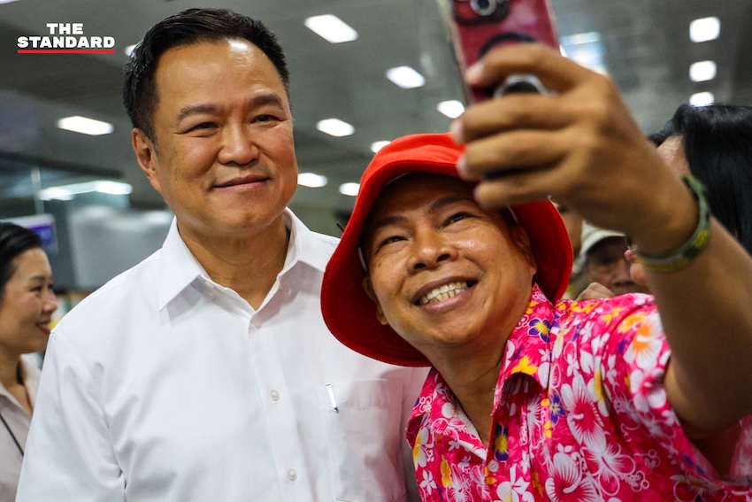 นายกรัฐมนตรี ตรวจความพร้อม สถานีกรุงเทพอภิวัฒน์ และ หมอชิต เพื่ออำนวยความสะดวกประชาชนเดินทางกลับภูมิลำเนาช่วงสงกรานต์ 15