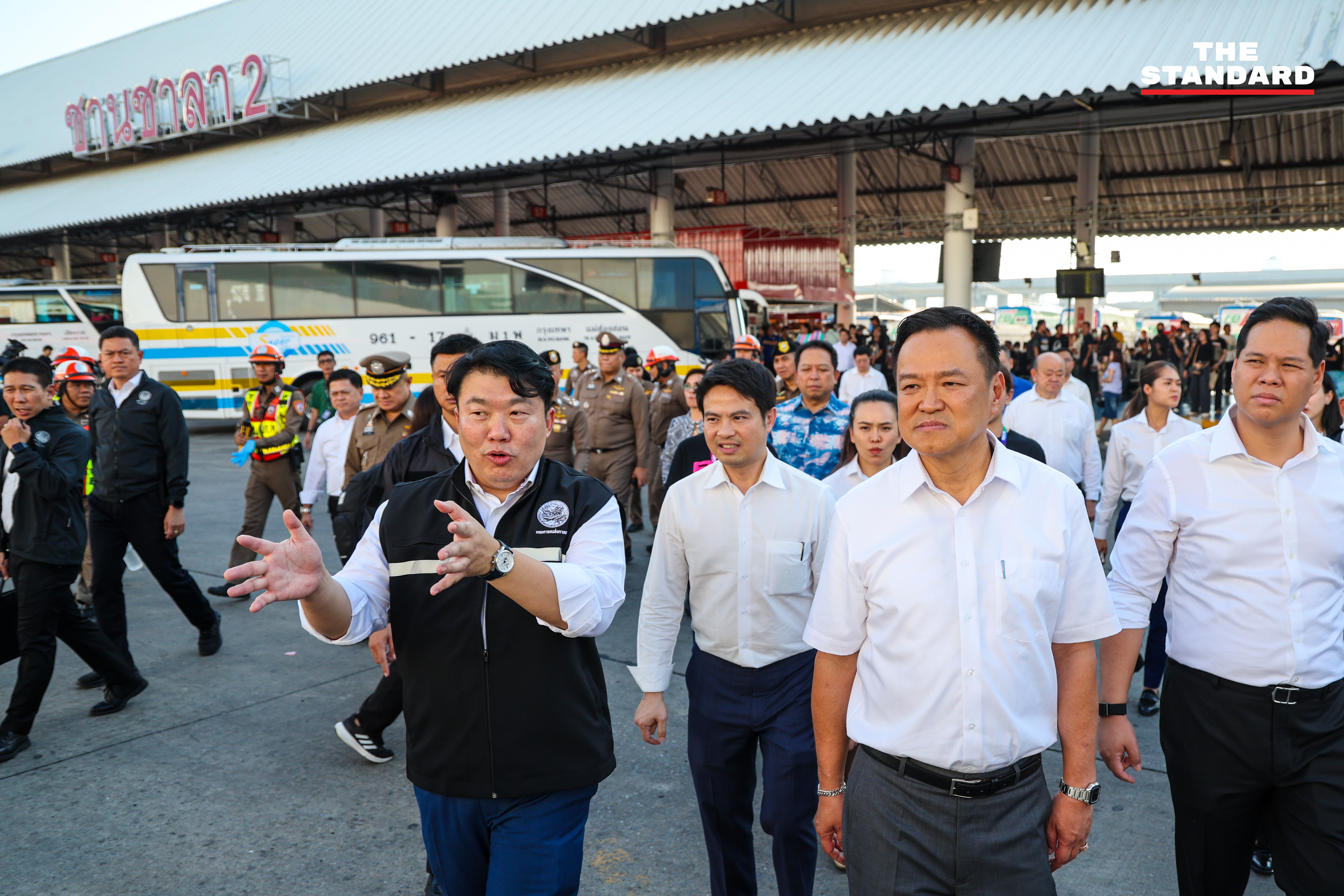 นายกรัฐมนตรี ตรวจความพร้อม สถานีกรุงเทพอภิวัฒน์ และ หมอชิต เพื่ออำนวยความสะดวกประชาชนเดินทางกลับภูมิลำเนาช่วงสงกรานต์ 5