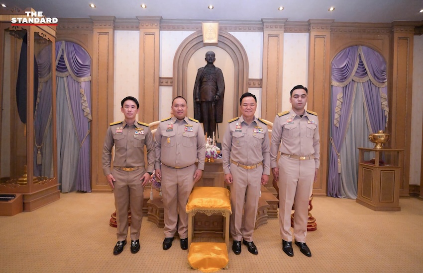 อนุทิน ชาญวีรกูล นายกรัฐมนตรี พร้อม 3 รัฐมนตรีช่วยว่าการกระทรวงมหาดไทย สักการะสิ่งศักดิ์สิทธิ์ประจำกระทรวงมหาดไทย 1