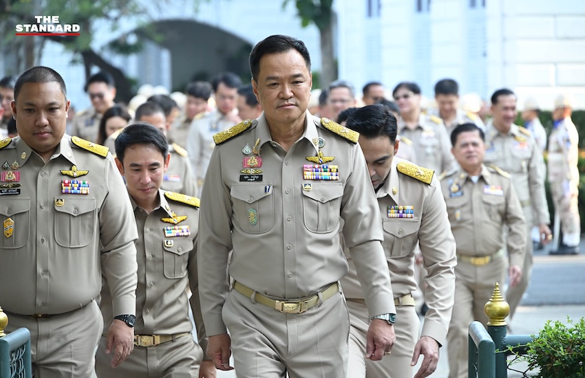 อนุทิน ชาญวีรกูล นายกรัฐมนตรี พร้อม 3 รัฐมนตรีช่วยว่าการกระทรวงมหาดไทย สักการะสิ่งศักดิ์สิทธิ์ประจำกระทรวงมหาดไทย 4