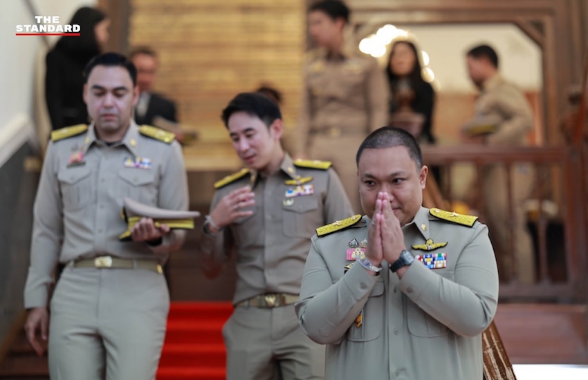 อนุทิน ชาญวีรกูล นายกรัฐมนตรี พร้อม 3 รัฐมนตรีช่วยว่าการกระทรวงมหาดไทย สักการะสิ่งศักดิ์สิทธิ์ประจำกระทรวงมหาดไทย 9