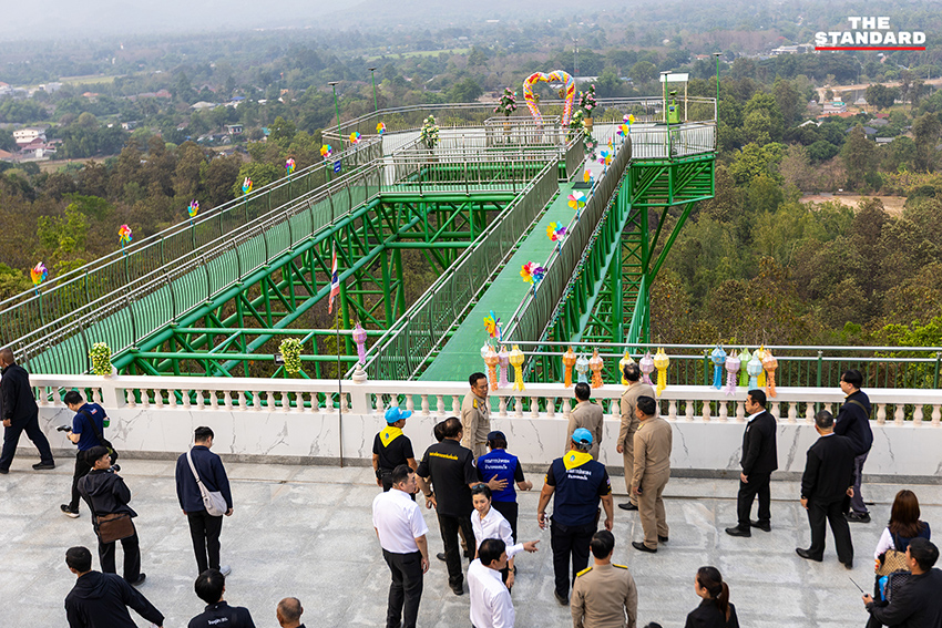 นายกรัฐมนตรี อนุทิน ชาญวีรกูล ลงพื้นที่ติดตามสถานการณ์และบัญชาการภารกิจดับไฟป่าในพื้นที่ภาคเหนือ 11