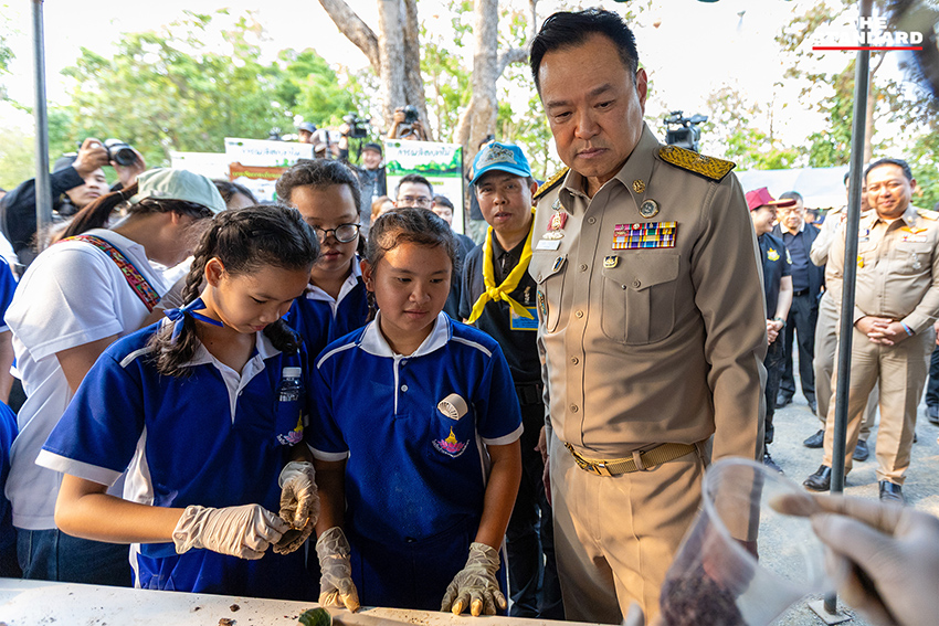 นายกรัฐมนตรี อนุทิน ชาญวีรกูล ลงพื้นที่ติดตามสถานการณ์และบัญชาการภารกิจดับไฟป่าในพื้นที่ภาคเหนือ 8