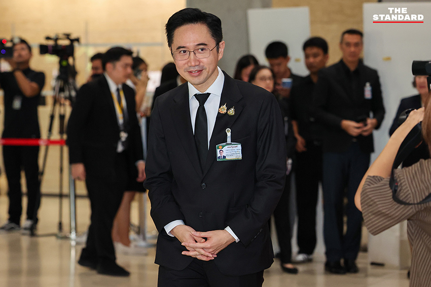 นายกรัฐมนตรีเดินเข้าอาคารรัฐสภาเพื่อเตรียมแถลงนโยบายรัฐบาล ท่ามกลางบรรยากาศการประชุมร่วมรัฐสภาที่ฝ่ายค้านเตรียมอภิปราย 2