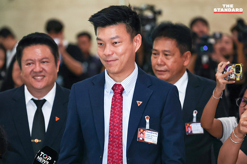 นายกรัฐมนตรีเดินเข้าอาคารรัฐสภาเพื่อเตรียมแถลงนโยบายรัฐบาล ท่ามกลางบรรยากาศการประชุมร่วมรัฐสภาที่ฝ่ายค้านเตรียมอภิปราย 3