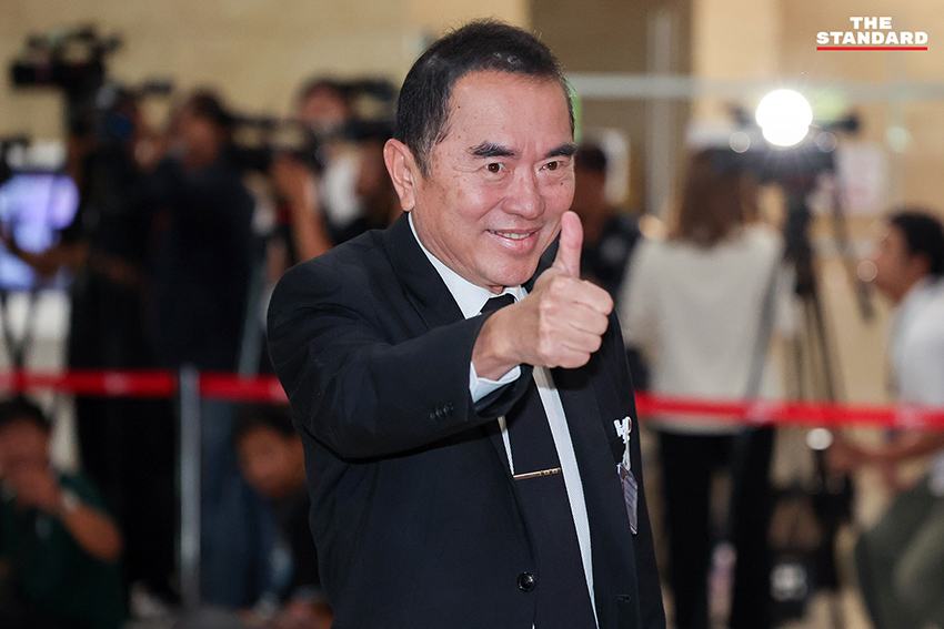 นายกรัฐมนตรีเดินเข้าอาคารรัฐสภาเพื่อเตรียมแถลงนโยบายรัฐบาล ท่ามกลางบรรยากาศการประชุมร่วมรัฐสภาที่ฝ่ายค้านเตรียมอภิปราย 4