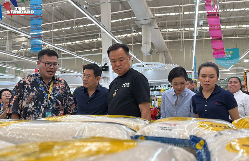 นายกรัฐมนตรี อนุทิน ชาญวีรกูล ลงพื้นที่ โลตัสบางกะปิ ตรวจราคาสินค้าโครงการไทยช่วยไทย และรับฟังปัญหาค่าครองชีพจากประชาชน 1