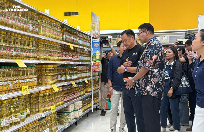 นายกรัฐมนตรี อนุทิน ชาญวีรกูล ลงพื้นที่ โลตัสบางกะปิ ตรวจราคาสินค้าโครงการไทยช่วยไทย และรับฟังปัญหาค่าครองชีพจากประชาชน 2