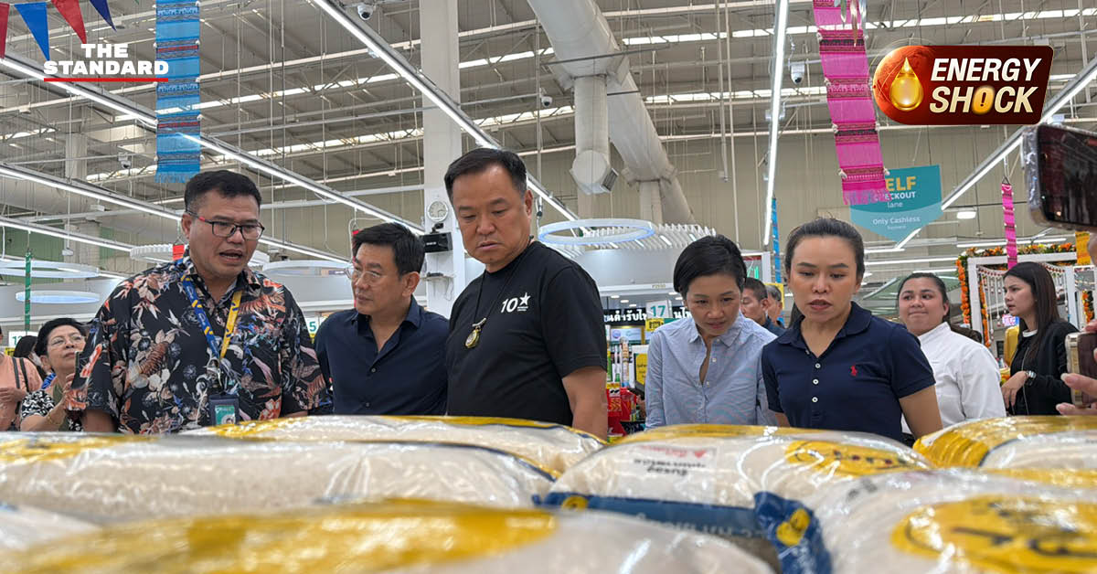 นายกรัฐมนตรี อนุทิน ชาญวีรกูล ลงพื้นที่ โลตัสบางกะปิ ตรวจราคาสินค้าโครงการไทยช่วยไทย และรับฟังปัญหาค่าครองชีพจากประชาชน