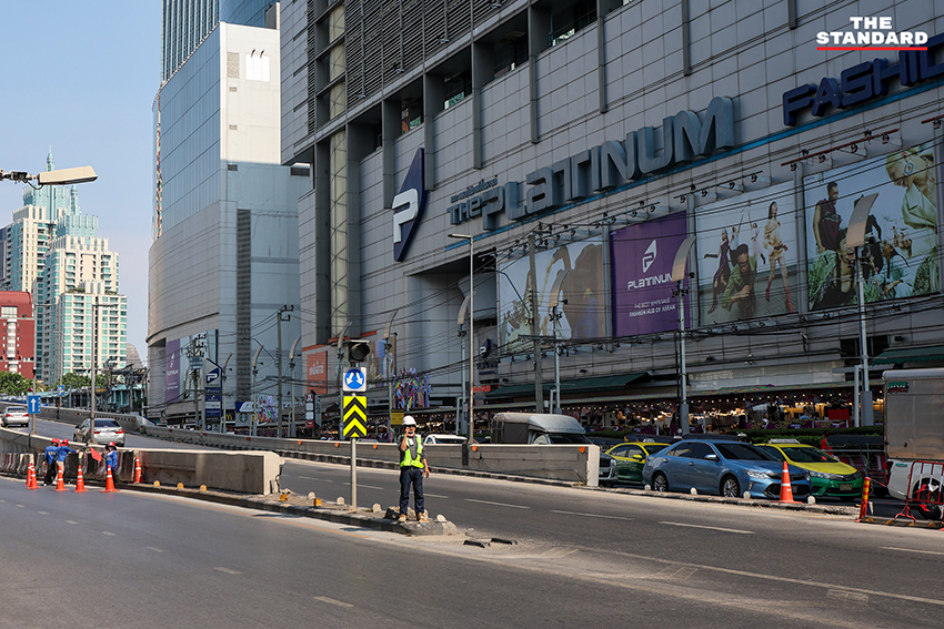 ภาพบรรยากาศการจราจรบริเวณ สะพานข้ามแยกประตูน้ำ ก่อนปิดปรับปรุงก่อสร้างรถไฟฟ้าสายสีส้ม 8