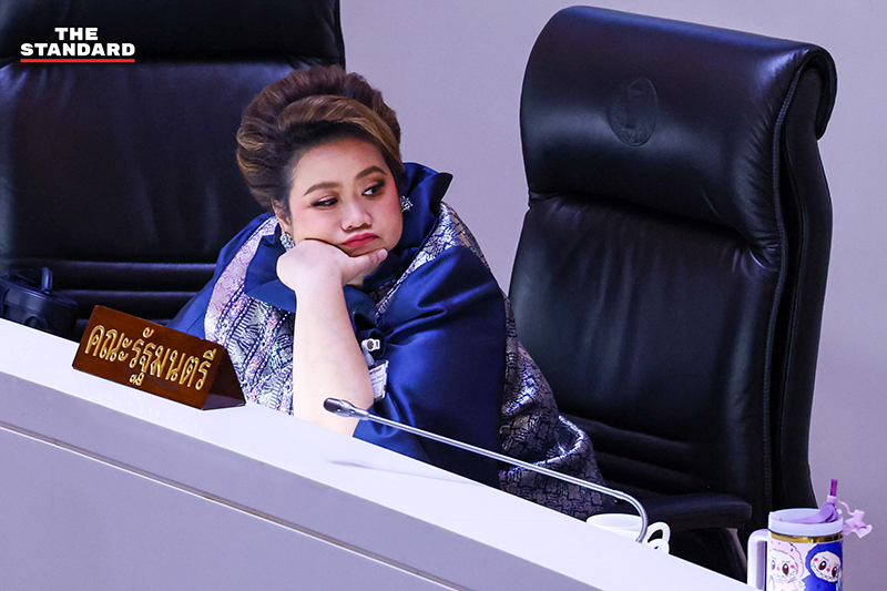 นายกรัฐมนตรีขณะเข้าร่วมการประชุมรัฐสภาเพื่อแถลงนโยบาย ท่ามกลางการอภิปรายจากฝ่ายค้านและ สว. 10