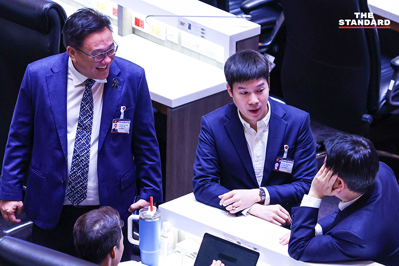 นายกรัฐมนตรีขณะเข้าร่วมการประชุมรัฐสภาเพื่อแถลงนโยบาย ท่ามกลางการอภิปรายจากฝ่ายค้านและ สว. 14